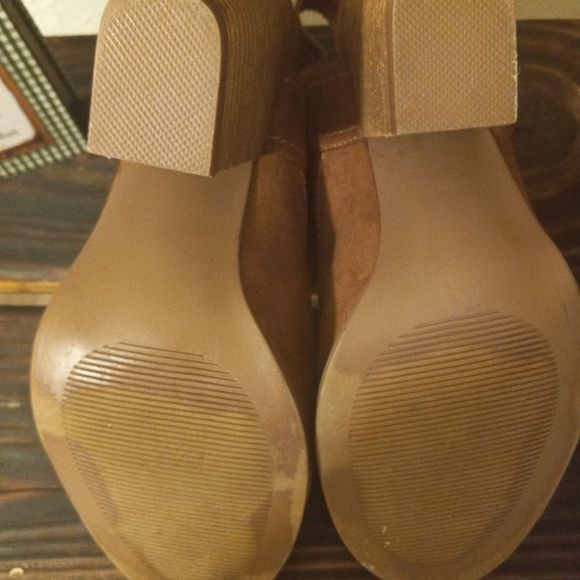 NOT RATED SUEDE PEEP TOE HEELS - Picture 10 of 10